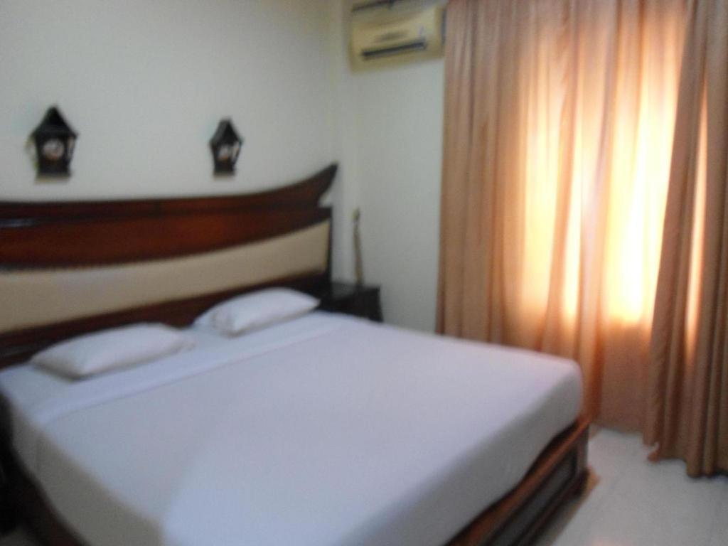 Edotel Minangkabau Padang  Luaran gambar